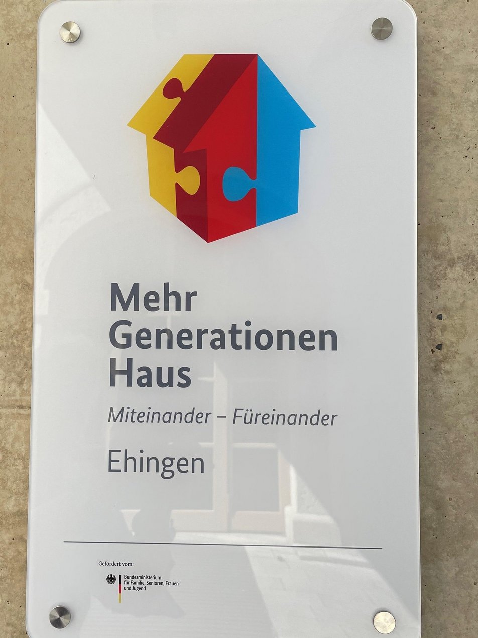 Schild Mehrgenerationenhaus Ehingen
